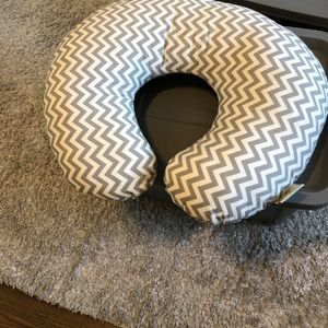 Nursing pillow